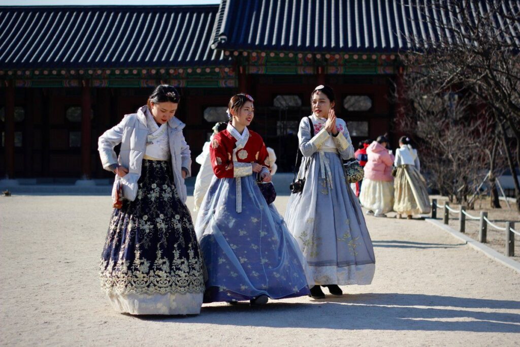 Traditional & Elegant Korean Girl